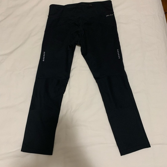 Nike Dri-FIT Cropped Leggings - Black - Picture 2 of 5